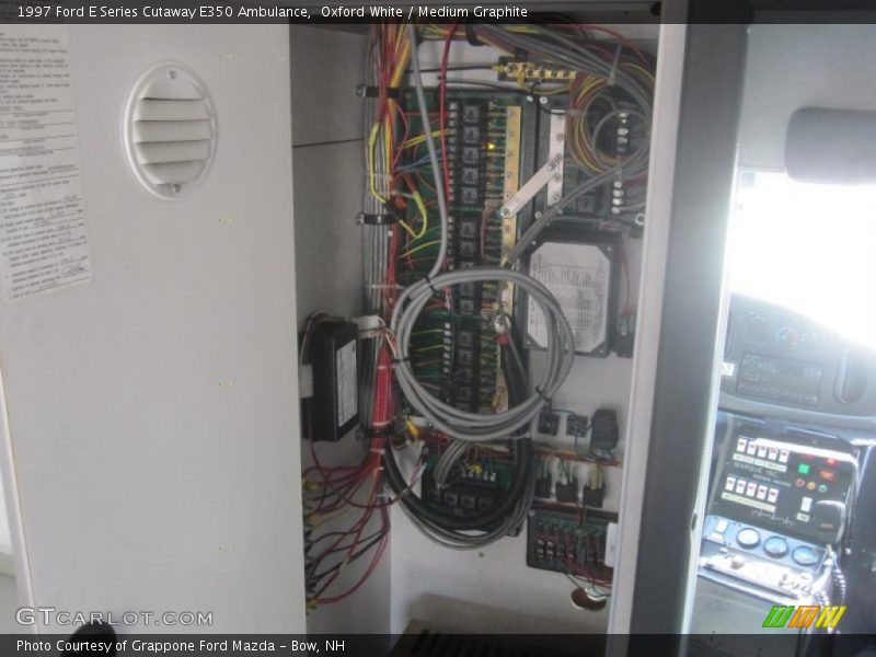 Oxford White / Medium Graphite 1997 Ford E Series Cutaway E350 Ambulance