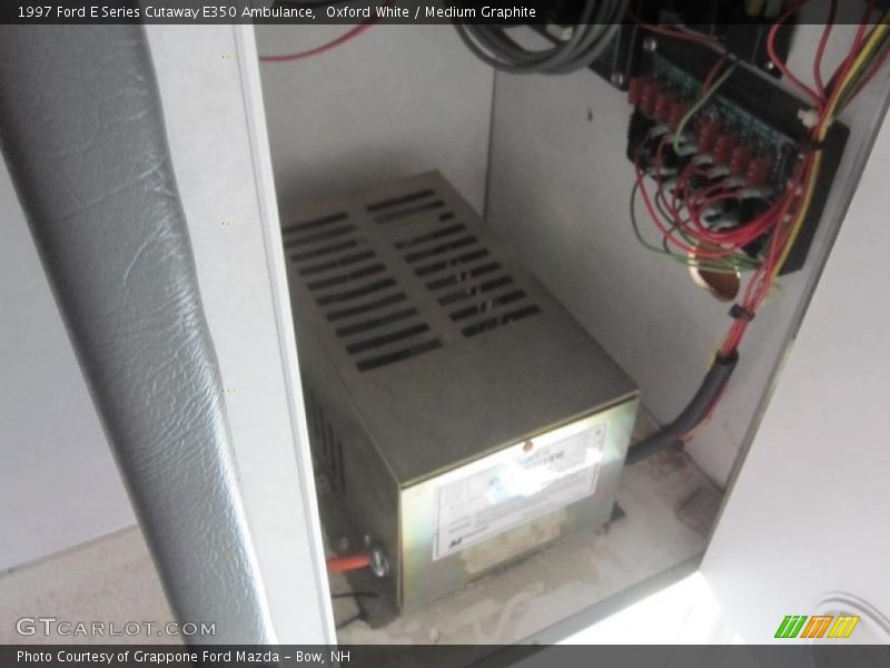 Oxford White / Medium Graphite 1997 Ford E Series Cutaway E350 Ambulance