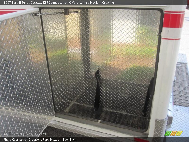 Oxford White / Medium Graphite 1997 Ford E Series Cutaway E350 Ambulance