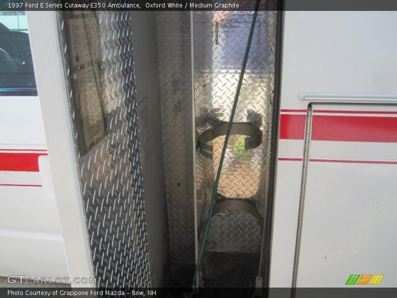 Oxford White / Medium Graphite 1997 Ford E Series Cutaway E350 Ambulance