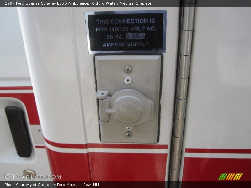 Oxford White / Medium Graphite 1997 Ford E Series Cutaway E350 Ambulance