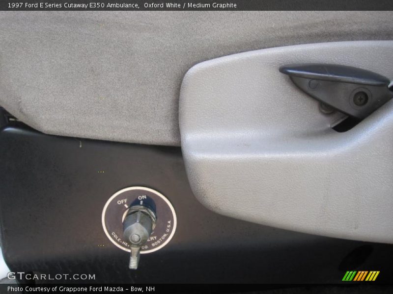 Oxford White / Medium Graphite 1997 Ford E Series Cutaway E350 Ambulance