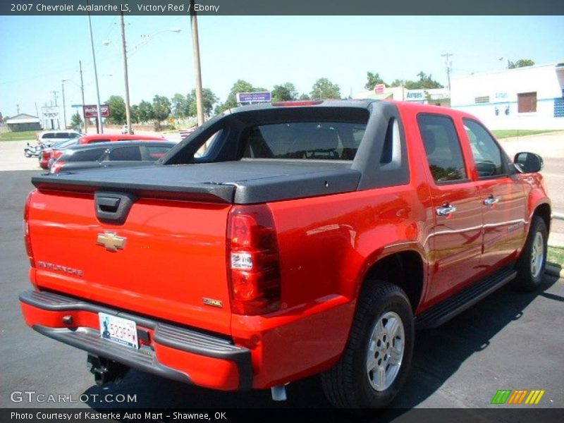 Victory Red / Ebony 2007 Chevrolet Avalanche LS