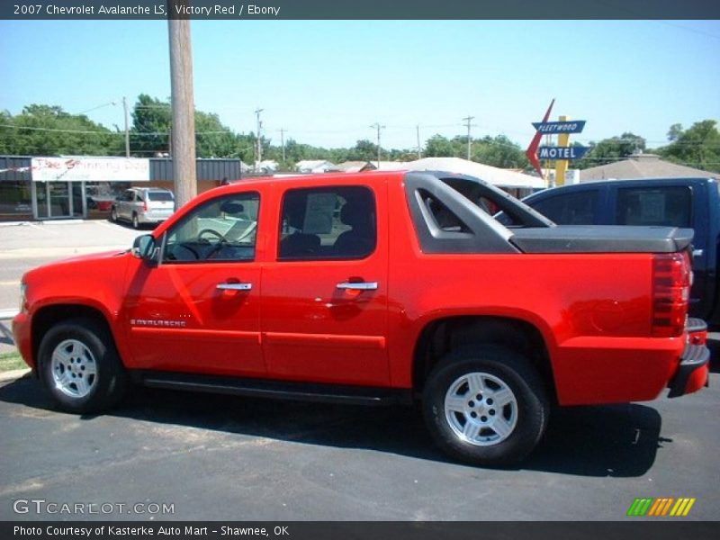 Victory Red / Ebony 2007 Chevrolet Avalanche LS