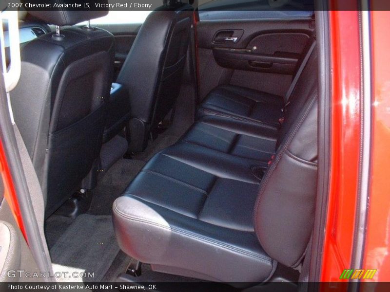 Victory Red / Ebony 2007 Chevrolet Avalanche LS