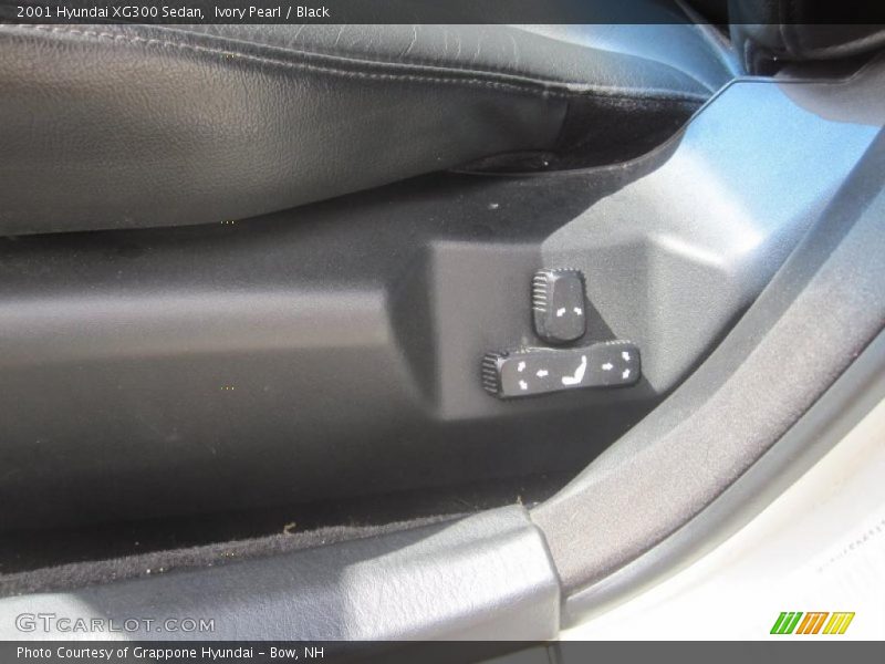 Ivory Pearl / Black 2001 Hyundai XG300 Sedan