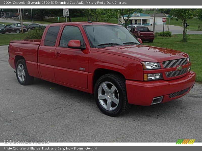 Victory Red / Dark Charcoal 2004 Chevrolet Silverado 1500 SS Extended Cab AWD