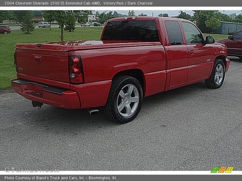 Victory Red / Dark Charcoal 2004 Chevrolet Silverado 1500 SS Extended Cab AWD