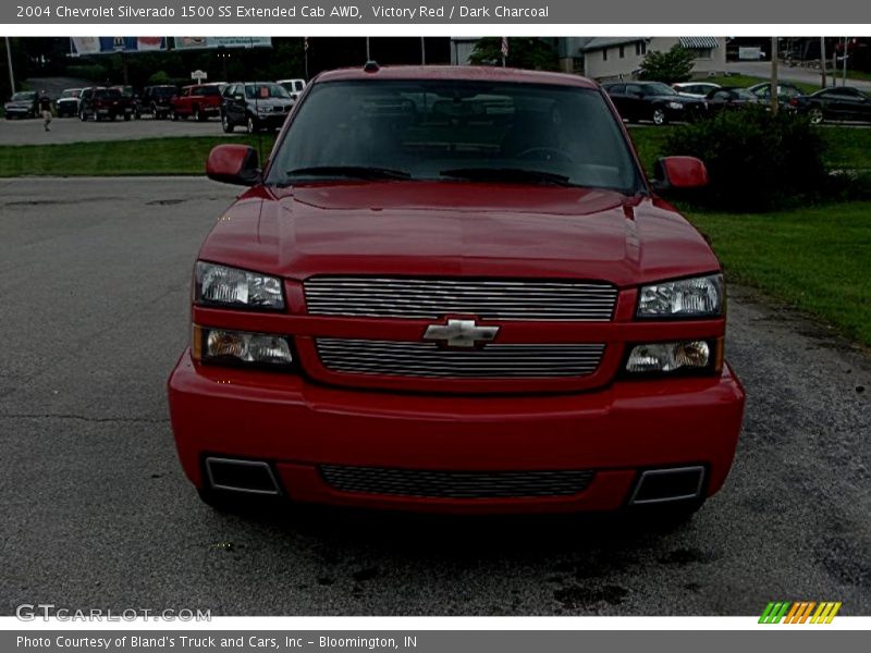 Victory Red / Dark Charcoal 2004 Chevrolet Silverado 1500 SS Extended Cab AWD