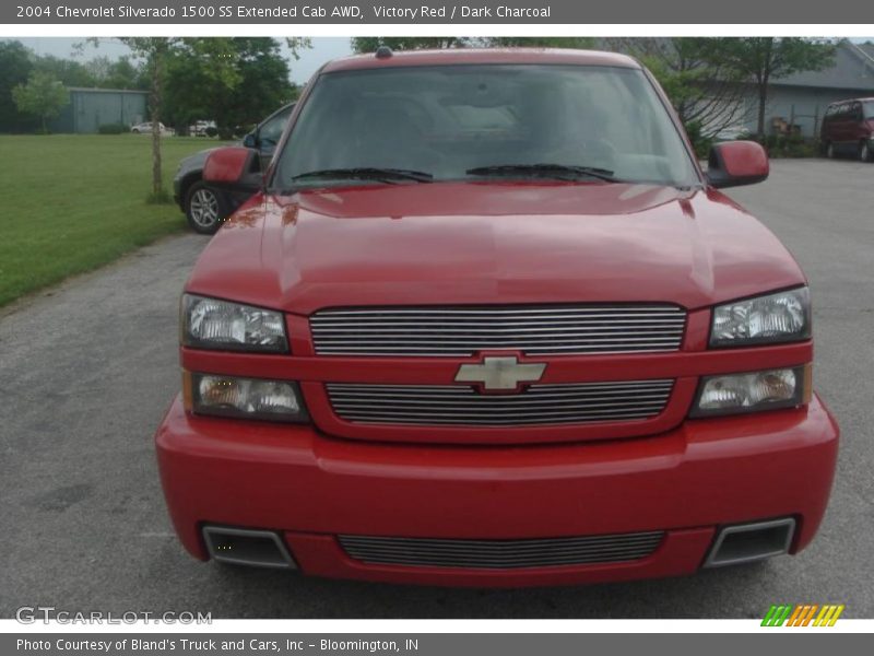 Victory Red / Dark Charcoal 2004 Chevrolet Silverado 1500 SS Extended Cab AWD