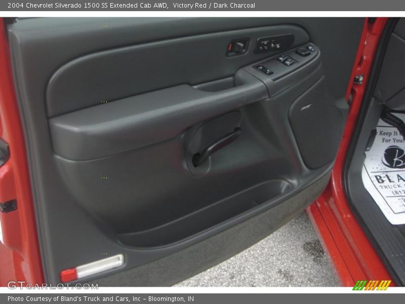 Victory Red / Dark Charcoal 2004 Chevrolet Silverado 1500 SS Extended Cab AWD