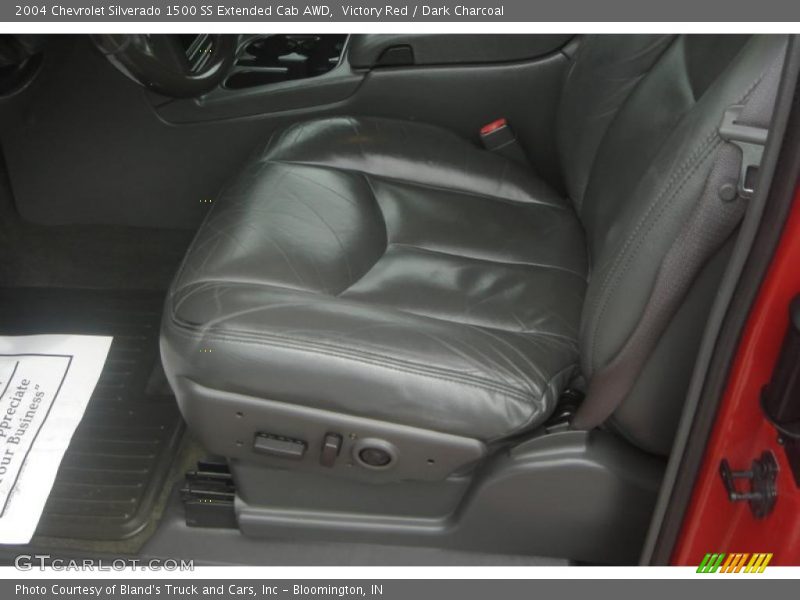 Victory Red / Dark Charcoal 2004 Chevrolet Silverado 1500 SS Extended Cab AWD