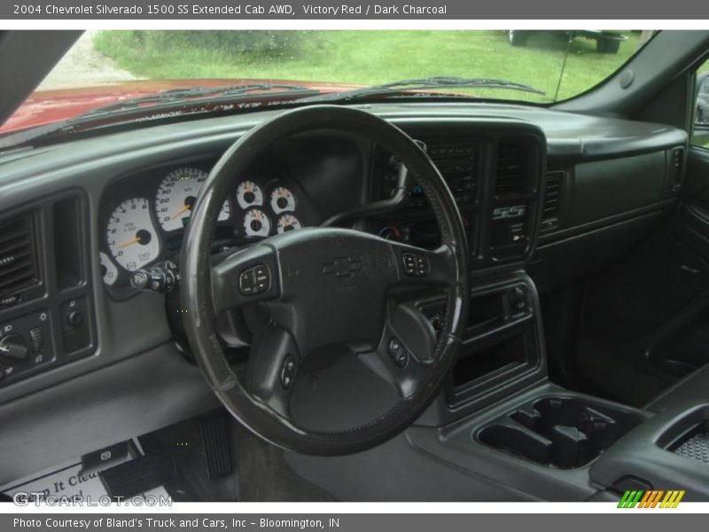 Victory Red / Dark Charcoal 2004 Chevrolet Silverado 1500 SS Extended Cab AWD