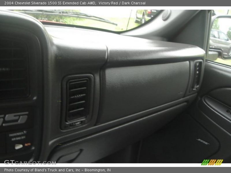 Victory Red / Dark Charcoal 2004 Chevrolet Silverado 1500 SS Extended Cab AWD