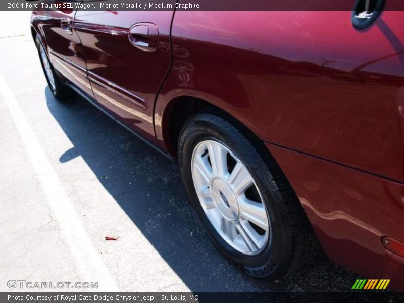 Merlot Metallic / Medium Graphite 2004 Ford Taurus SEL Wagon