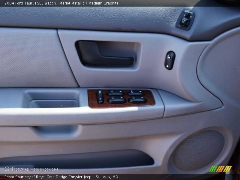 Merlot Metallic / Medium Graphite 2004 Ford Taurus SEL Wagon