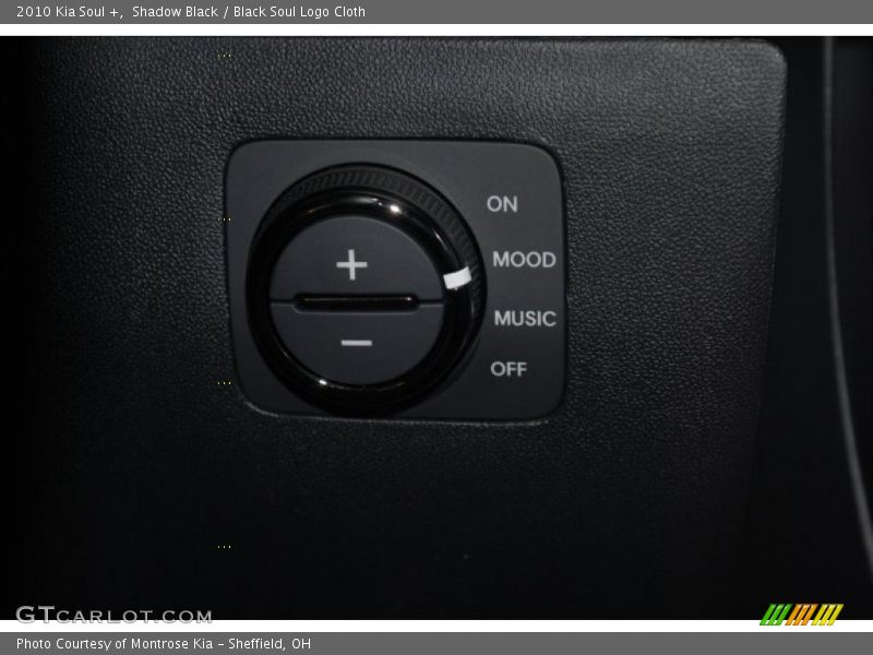 Shadow Black / Black Soul Logo Cloth 2010 Kia Soul +