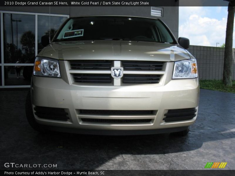 White Gold Pearl / Dark Slate Gray/Light Shale 2010 Dodge Grand Caravan SE Hero