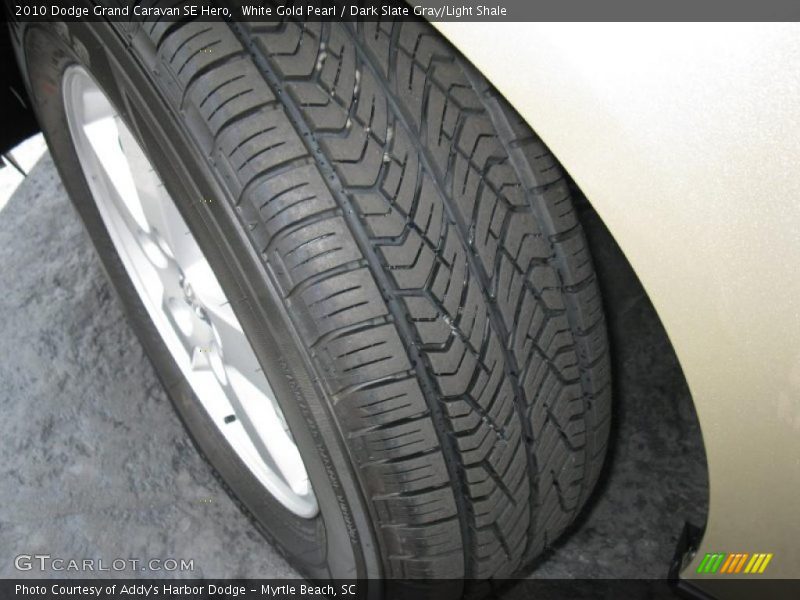 White Gold Pearl / Dark Slate Gray/Light Shale 2010 Dodge Grand Caravan SE Hero