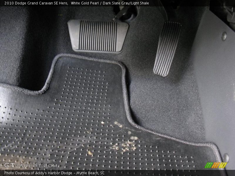White Gold Pearl / Dark Slate Gray/Light Shale 2010 Dodge Grand Caravan SE Hero