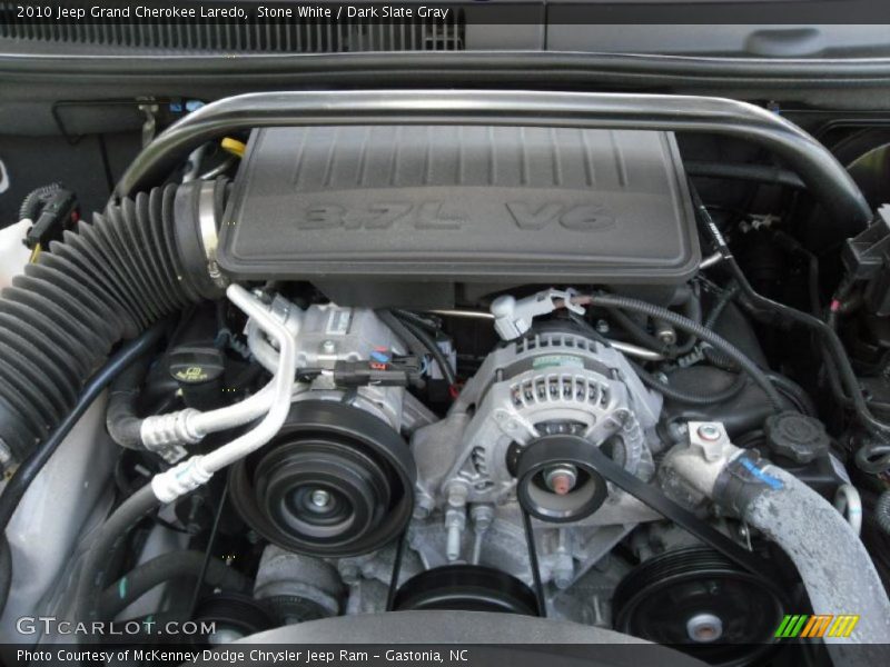 Stone White / Dark Slate Gray 2010 Jeep Grand Cherokee Laredo