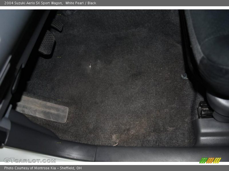 White Pearl / Black 2004 Suzuki Aerio SX Sport Wagon