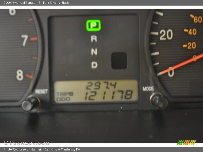 Brilliant Silver / Black 2004 Hyundai Sonata