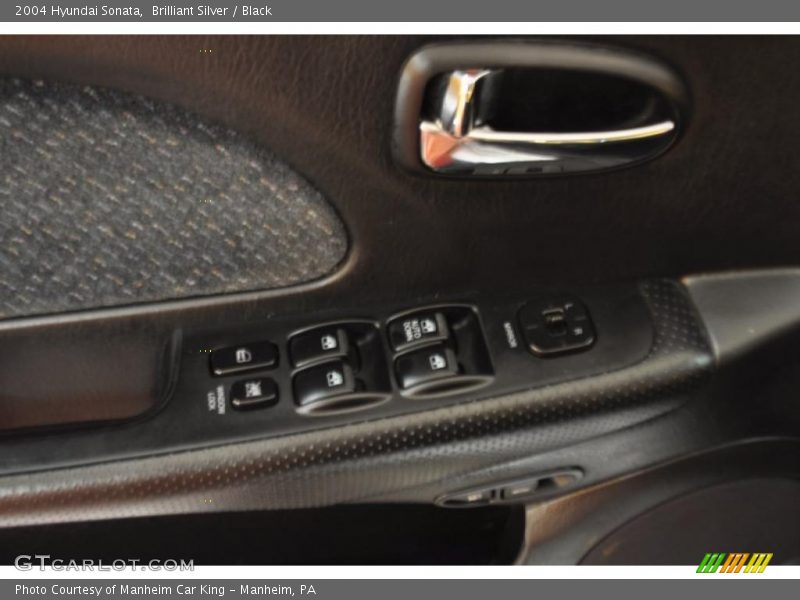 Brilliant Silver / Black 2004 Hyundai Sonata