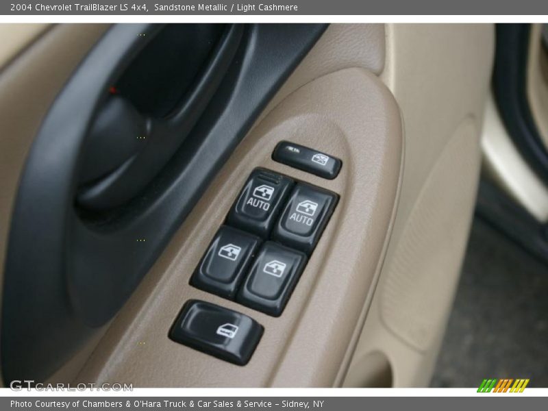 Sandstone Metallic / Light Cashmere 2004 Chevrolet TrailBlazer LS 4x4