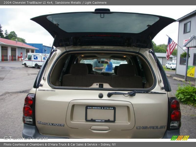 Sandstone Metallic / Light Cashmere 2004 Chevrolet TrailBlazer LS 4x4