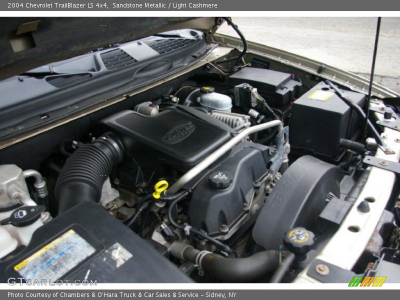 Sandstone Metallic / Light Cashmere 2004 Chevrolet TrailBlazer LS 4x4