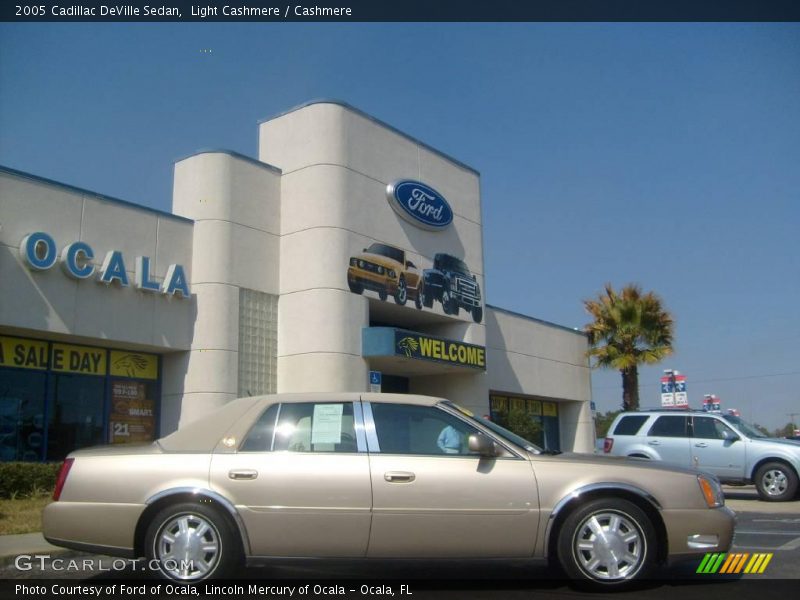 Light Cashmere / Cashmere 2005 Cadillac DeVille Sedan