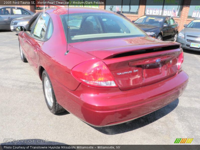 Merlot Pearl Clearcoat / Medium/Dark Pebble 2005 Ford Taurus SE