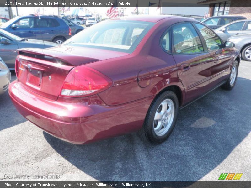 Merlot Pearl Clearcoat / Medium/Dark Pebble 2005 Ford Taurus SE
