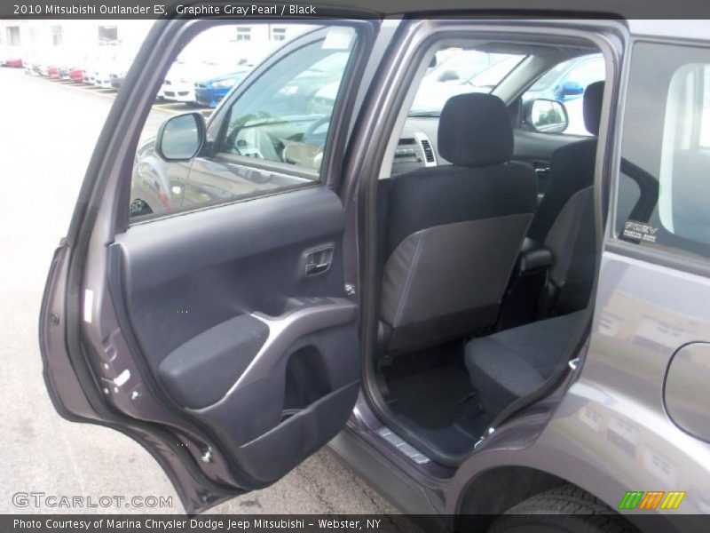 Graphite Gray Pearl / Black 2010 Mitsubishi Outlander ES