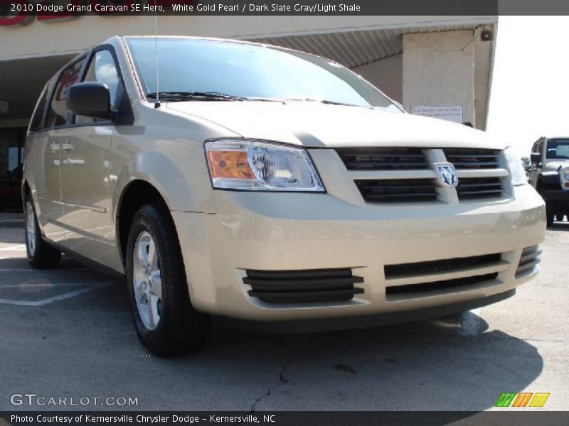 White Gold Pearl / Dark Slate Gray/Light Shale 2010 Dodge Grand Caravan SE Hero