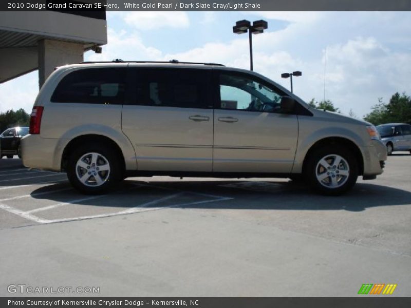 White Gold Pearl / Dark Slate Gray/Light Shale 2010 Dodge Grand Caravan SE Hero