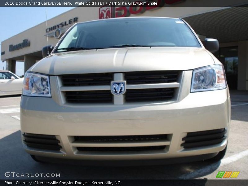 White Gold Pearl / Dark Slate Gray/Light Shale 2010 Dodge Grand Caravan SE Hero