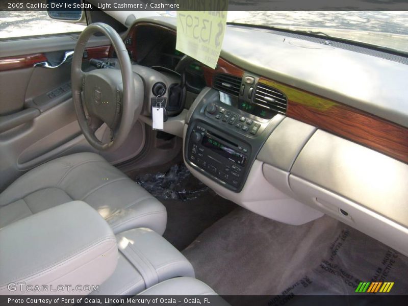 Light Cashmere / Cashmere 2005 Cadillac DeVille Sedan