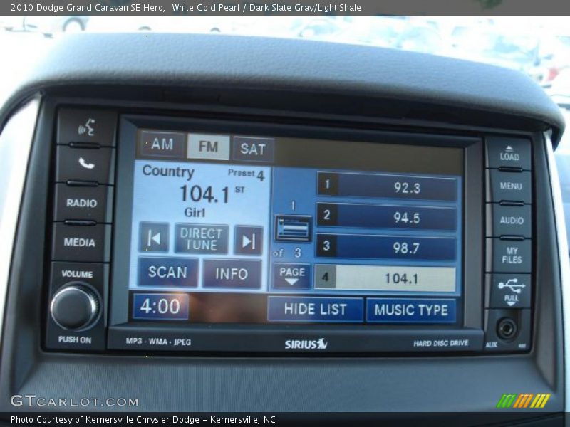 White Gold Pearl / Dark Slate Gray/Light Shale 2010 Dodge Grand Caravan SE Hero