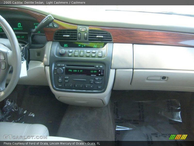 Light Cashmere / Cashmere 2005 Cadillac DeVille Sedan