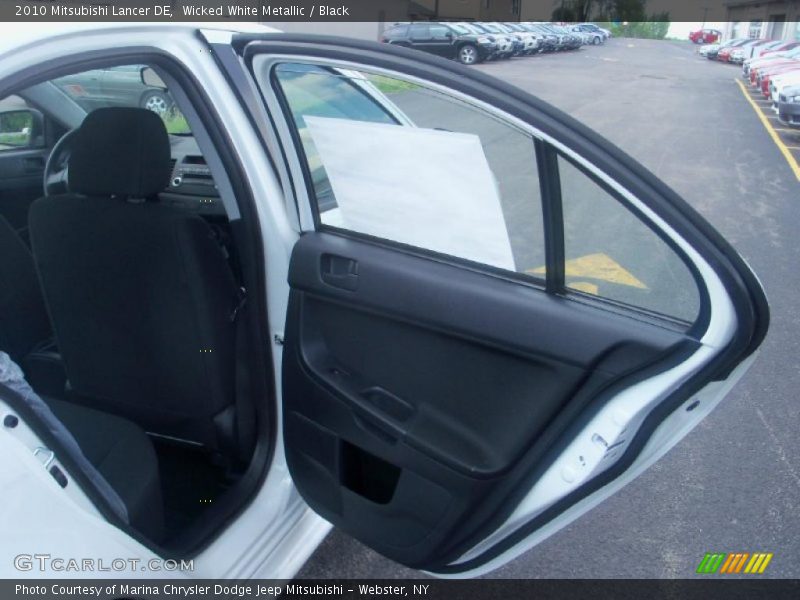 Wicked White Metallic / Black 2010 Mitsubishi Lancer DE