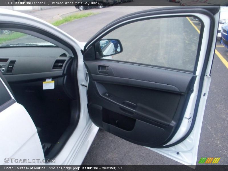Wicked White Metallic / Black 2010 Mitsubishi Lancer DE