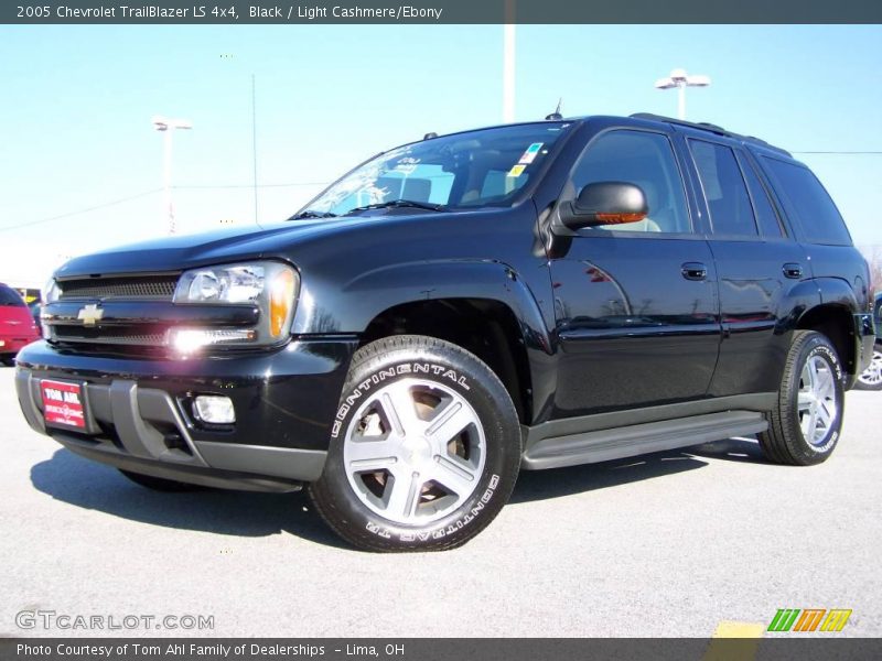 Black / Light Cashmere/Ebony 2005 Chevrolet TrailBlazer LS 4x4