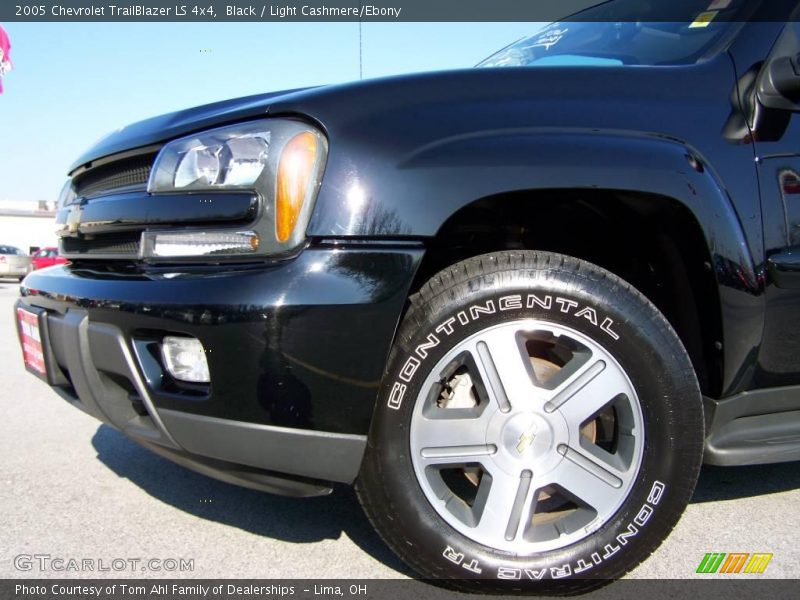 Black / Light Cashmere/Ebony 2005 Chevrolet TrailBlazer LS 4x4