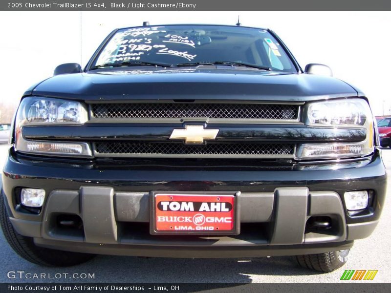 Black / Light Cashmere/Ebony 2005 Chevrolet TrailBlazer LS 4x4