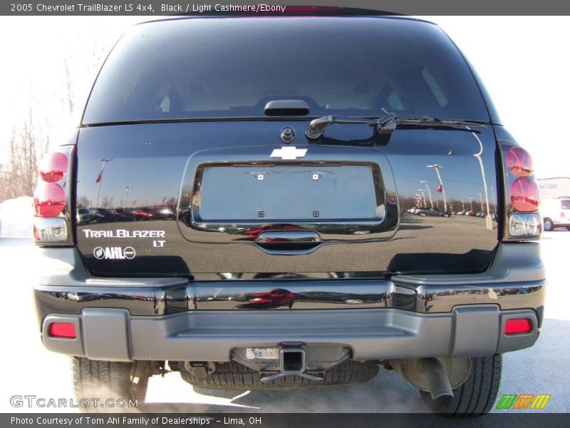 Black / Light Cashmere/Ebony 2005 Chevrolet TrailBlazer LS 4x4