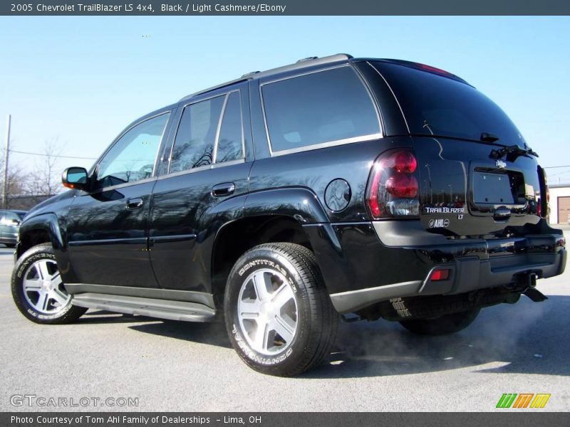 Black / Light Cashmere/Ebony 2005 Chevrolet TrailBlazer LS 4x4