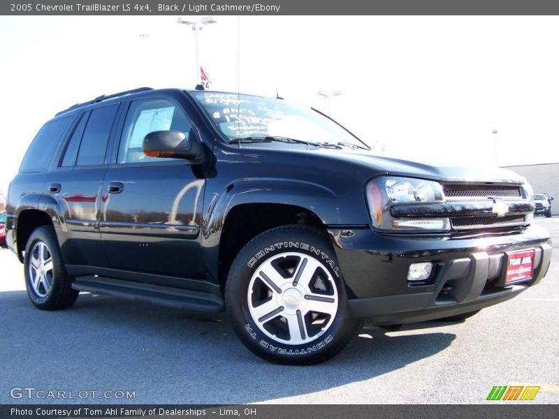Black / Light Cashmere/Ebony 2005 Chevrolet TrailBlazer LS 4x4
