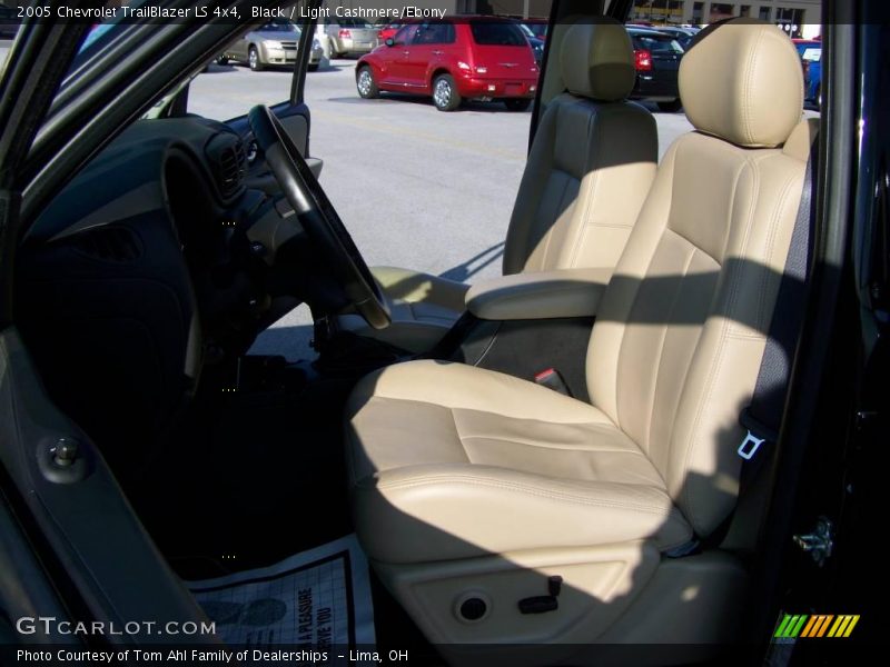 Black / Light Cashmere/Ebony 2005 Chevrolet TrailBlazer LS 4x4